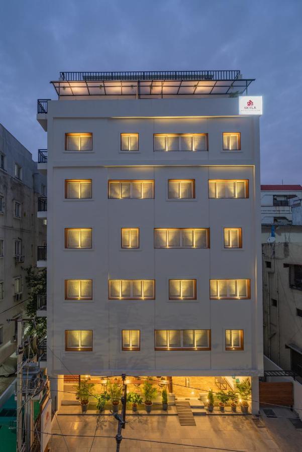 Skyla Studios & Suites - Hitech City Хайдарабад Экстерьер фото